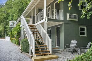 thumbnail: Exterior