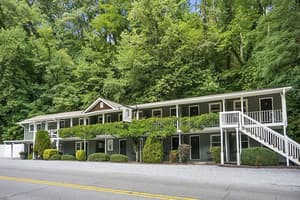 thumbnail: Exterior