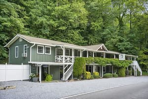 thumbnail: Exterior