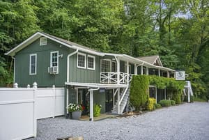 thumbnail: Exterior