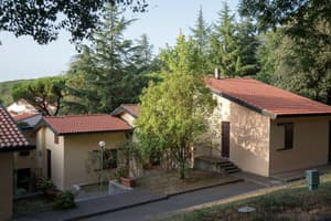 thumbnail: Exterior detail