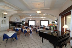 thumbnail: Banquet hall