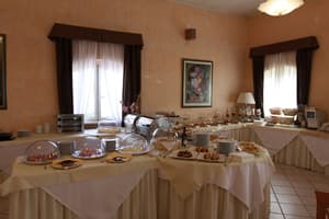 thumbnail: Breakfast area
