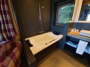 thumbnail: Deep soaking bathtub