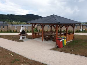 thumbnail: BBQ/picnic area