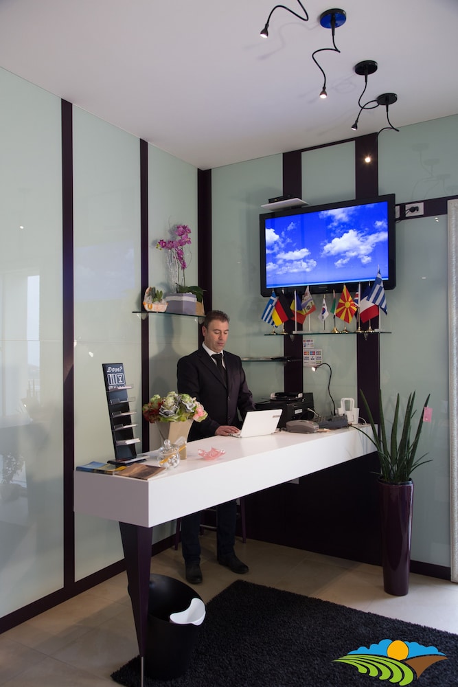 Check-in/check-out kiosk