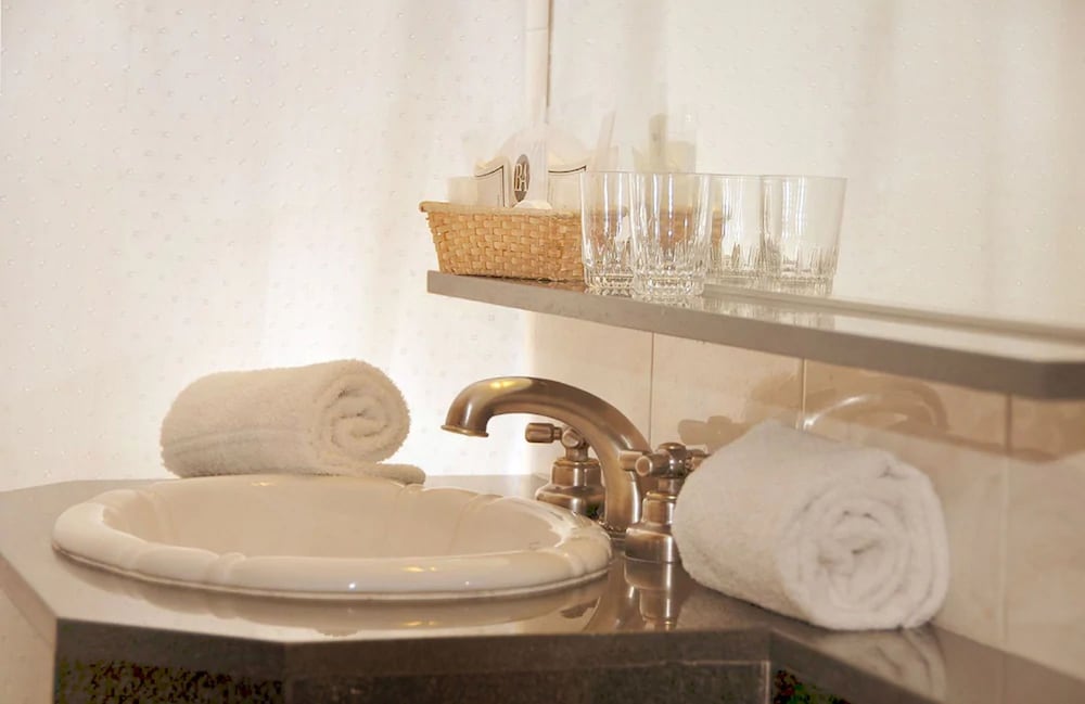 Bathroom sink