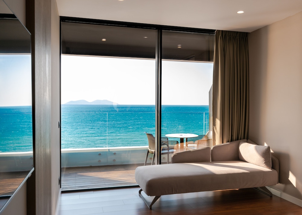 Beach/ocean view