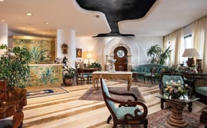 thumbnail: Bar (on property)