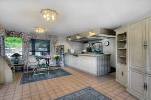 thumbnail: Interior entrance