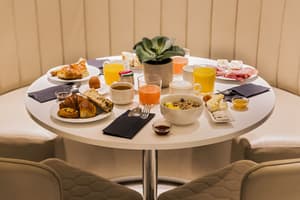 thumbnail: Breakfast area
