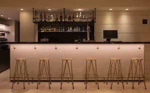 thumbnail: Bar (on property)