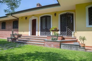 thumbnail: Interior entrance