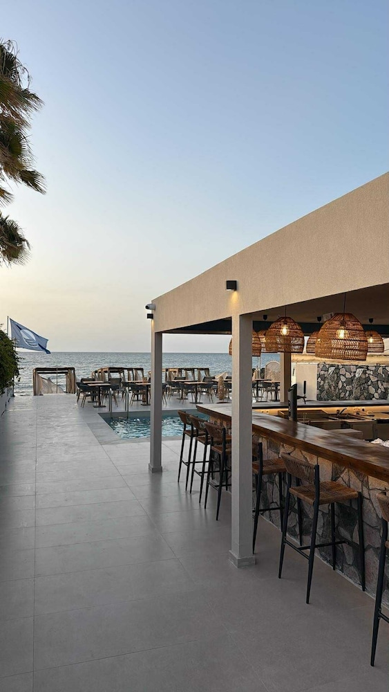 Poolside bar