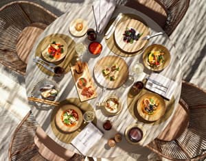 thumbnail: Outdoor dining