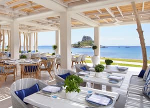 thumbnail: Outdoor dining