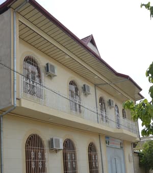 thumbnail: Front of property