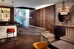 thumbnail: Bar (on property)