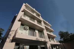 thumbnail: Front of property