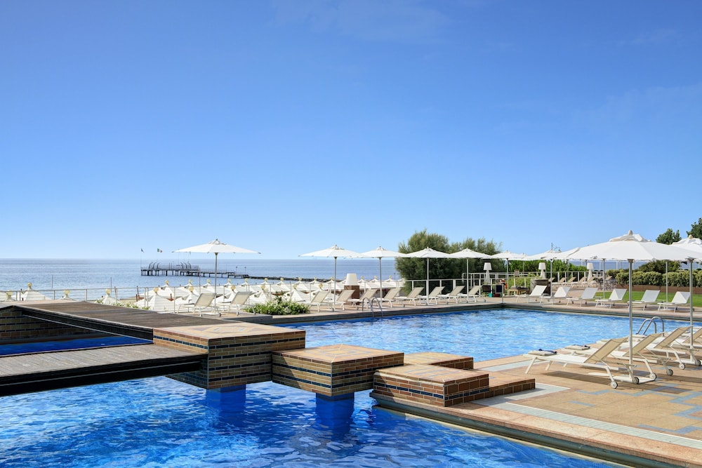 Infinity pool