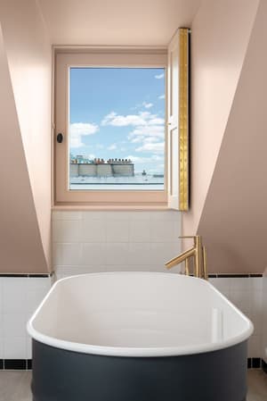thumbnail: Deep soaking bathtub