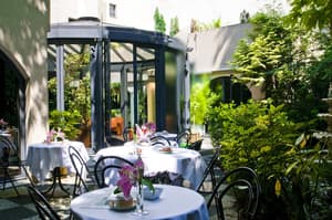 thumbnail: Outdoor dining