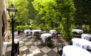 thumbnail: Outdoor dining