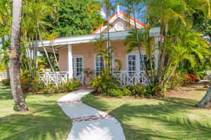 thumbnail: Front of property