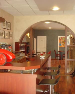 thumbnail: Bar (on property)