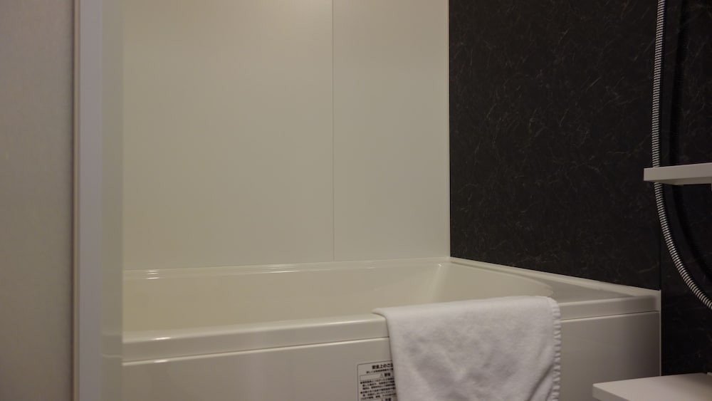 Deep soaking bathtub