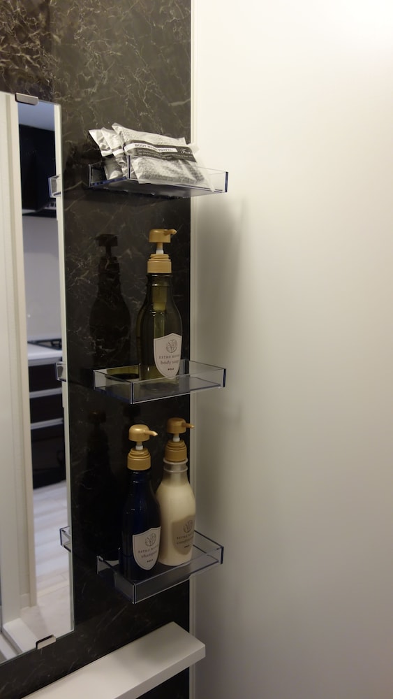 Deep soaking bathtub