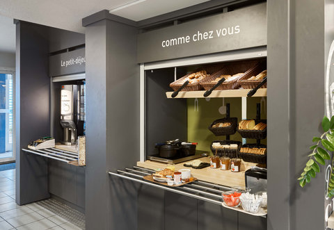 Hotel Orgeval Breakfast Buffet