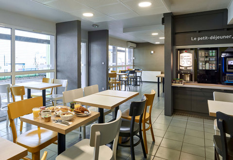 Hotel Orgeval Breakfast Room