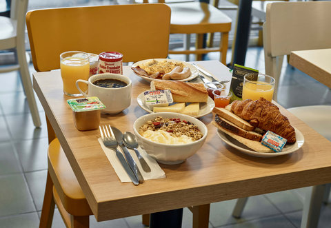 Hotel Orgeval Breakfast Focus