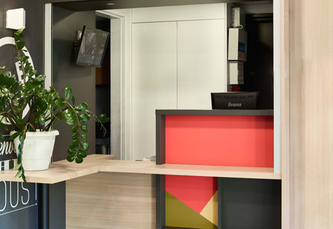 Hotel Orgeval Reception