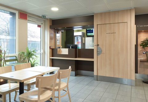 Hotel Orly Chevilly Marche International Reception