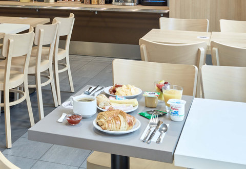 Hotel Orly Chevilly Marche International Breakfast Focus