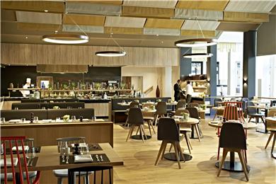 Dining,Dining Area,Café,Restaurant,Indoor/Interior,On-Site,People,Summer