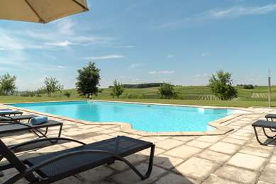 Pool,On-Site,Outdoor/Exterior,Property Amenity,Recreation