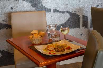 Dining,Dining Area,Restaurant,On-Site