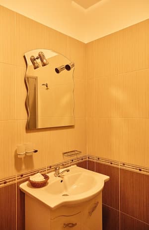 thumbnail: Bathroom amenities
