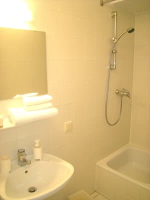 thumbnail: Bathroom amenities