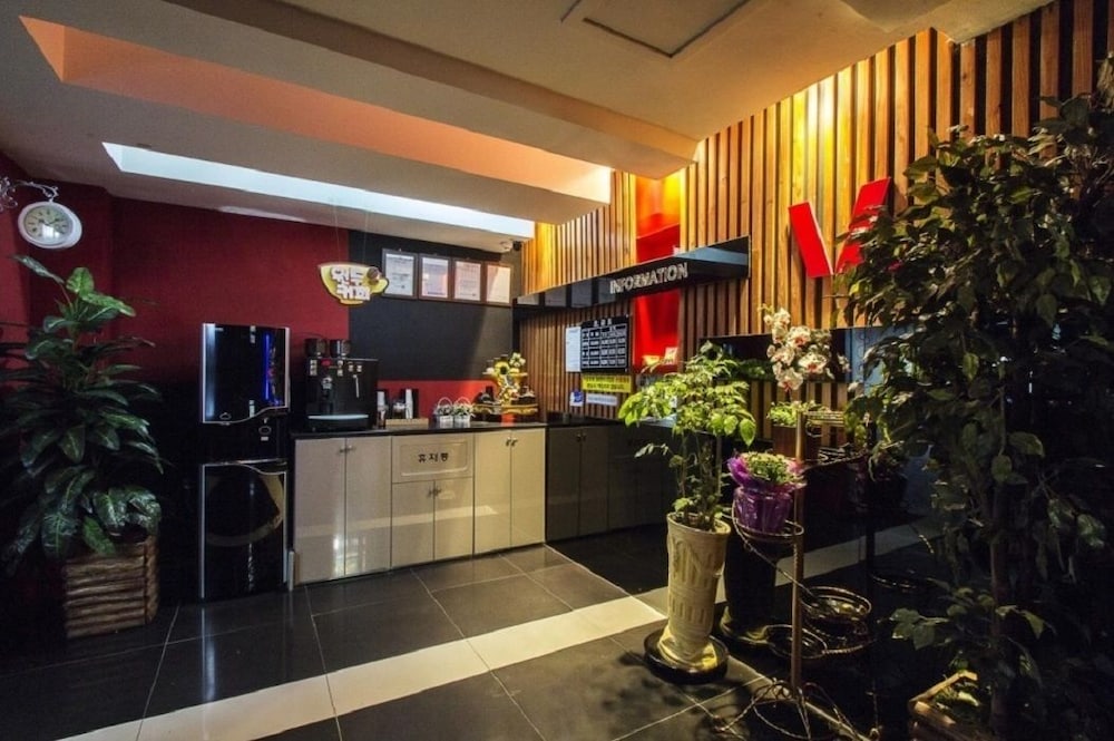 Lobby lounge