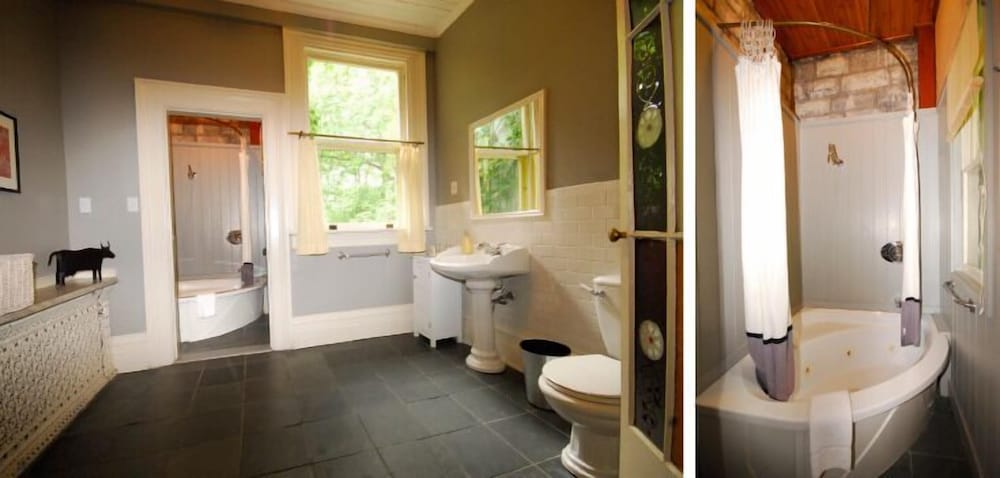 Jetted tub