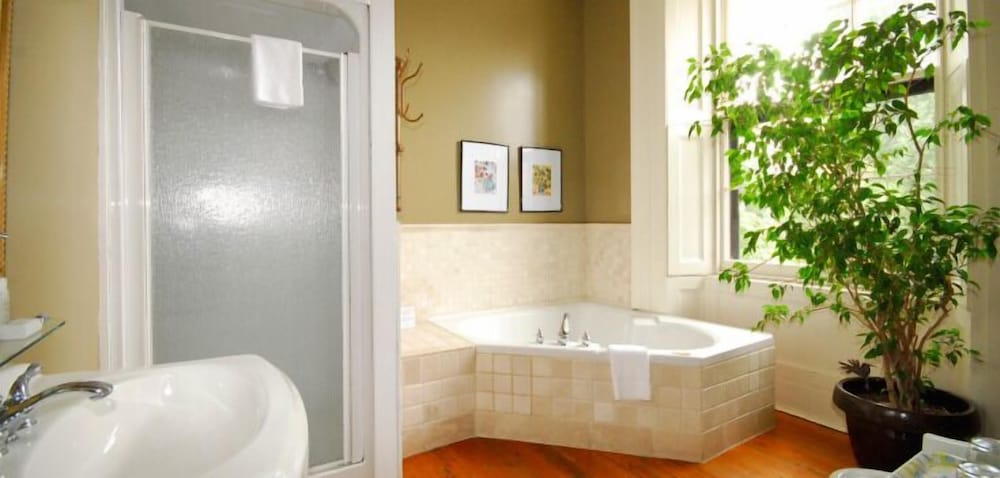 Jetted tub