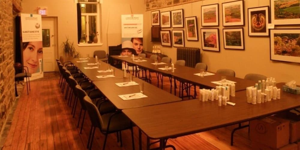 Meeting facility