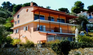 thumbnail: Front of property