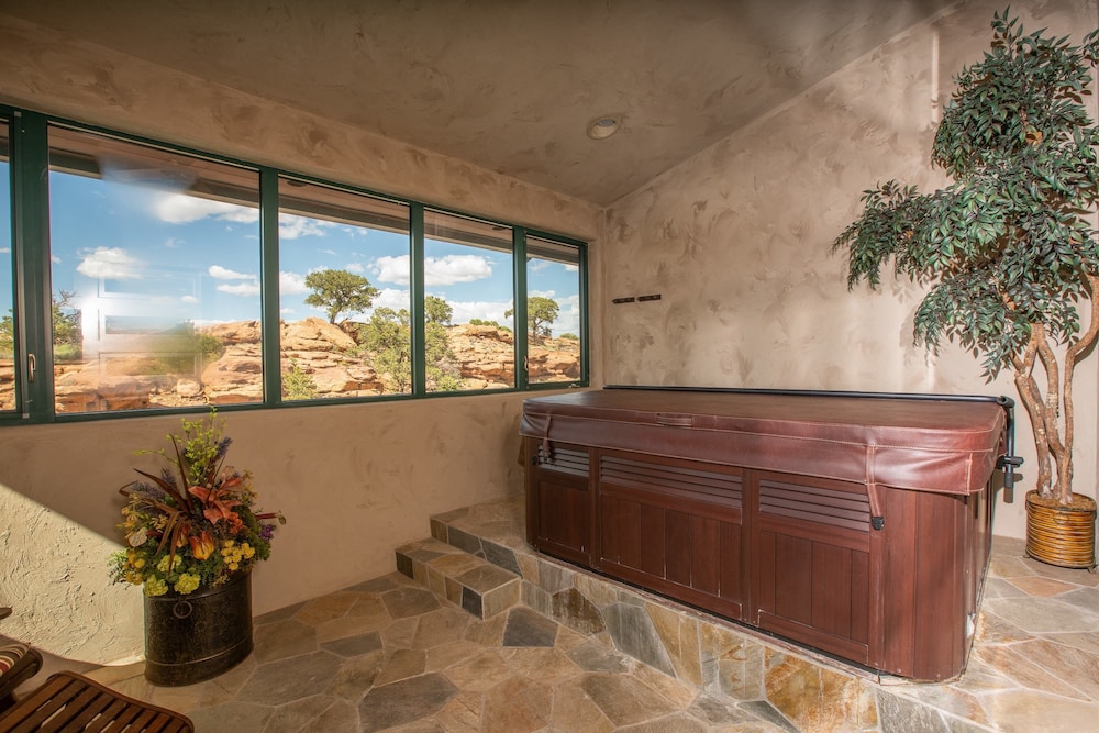 Private spa tub
