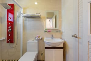 thumbnail: Bathroom amenities