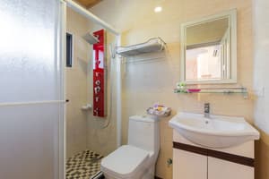 thumbnail: Bathroom amenities